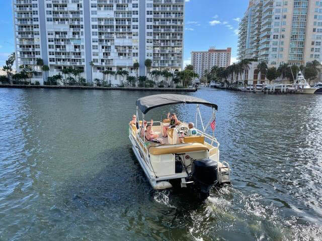 tour boat in fort lauderdale